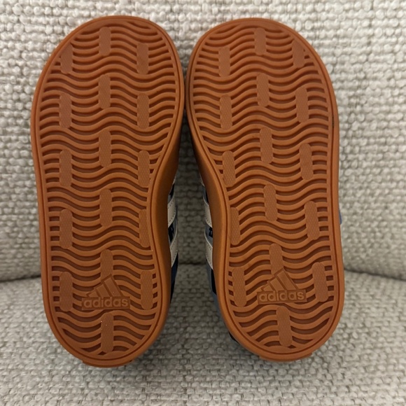 Adidas Disney Mickey VL Court 3.0 Sneaker [Toddler 8] - Picture 3 of 5